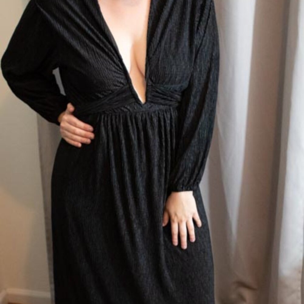 Chic long gown- deep plunge